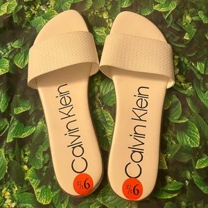 CALVIN KLEIN WHITE SLIDES
NEW
